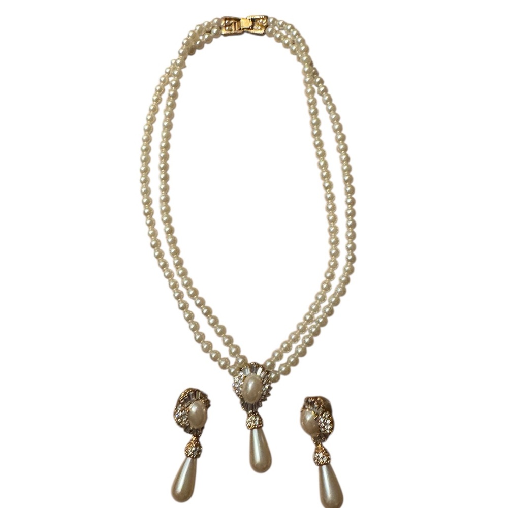 Elegant Pearl Necklace and Earrings with Gold Accents